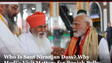 Modi meets Sant Niranjan Dass
